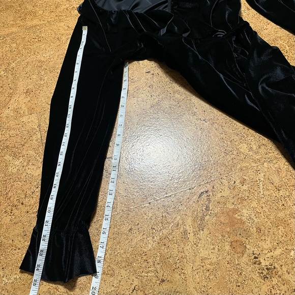 SukiSo Short Ruffle Black Velvet Wrap Dress Sz L - Picture 14 of 15